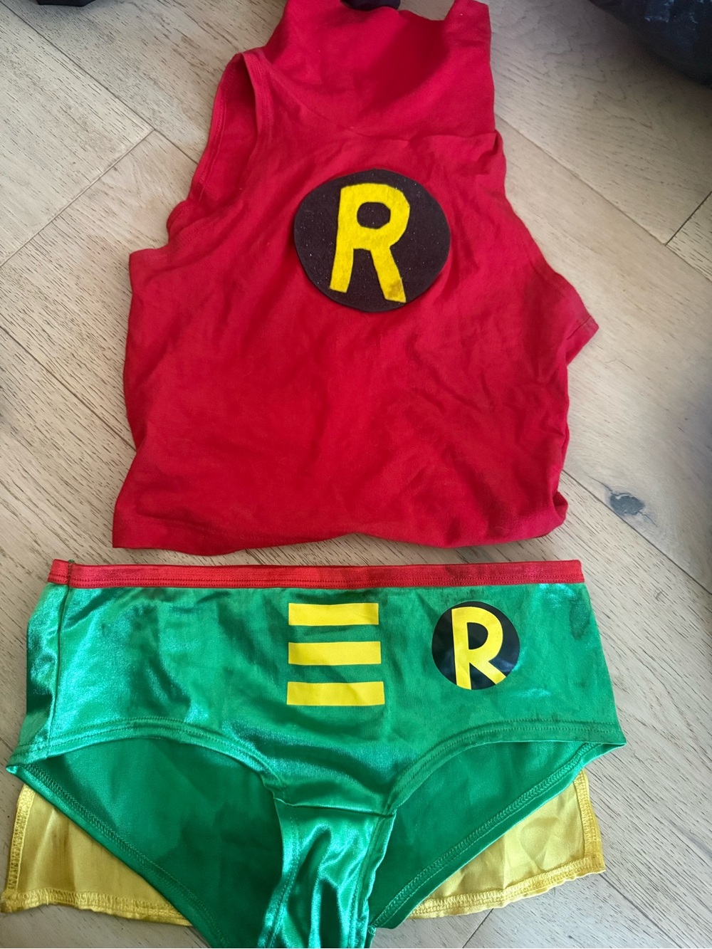 Ladies sexy  Red and Green Robin-Inspired Costume Set x small